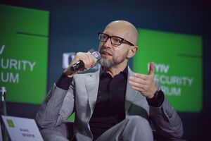 Яценюк: Нам нужно как оборонительное, так и наступательное оружие