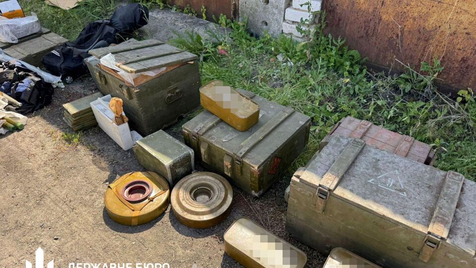 В обустройстве тайника подозревают двух гражданских и одного военнослужащего