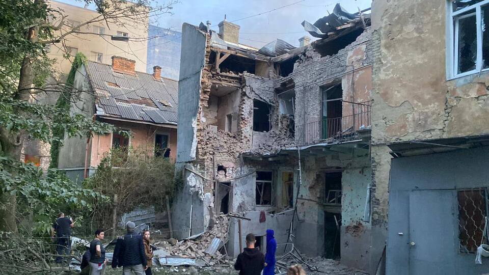 Во Львове обрушился подъезд жилого дома