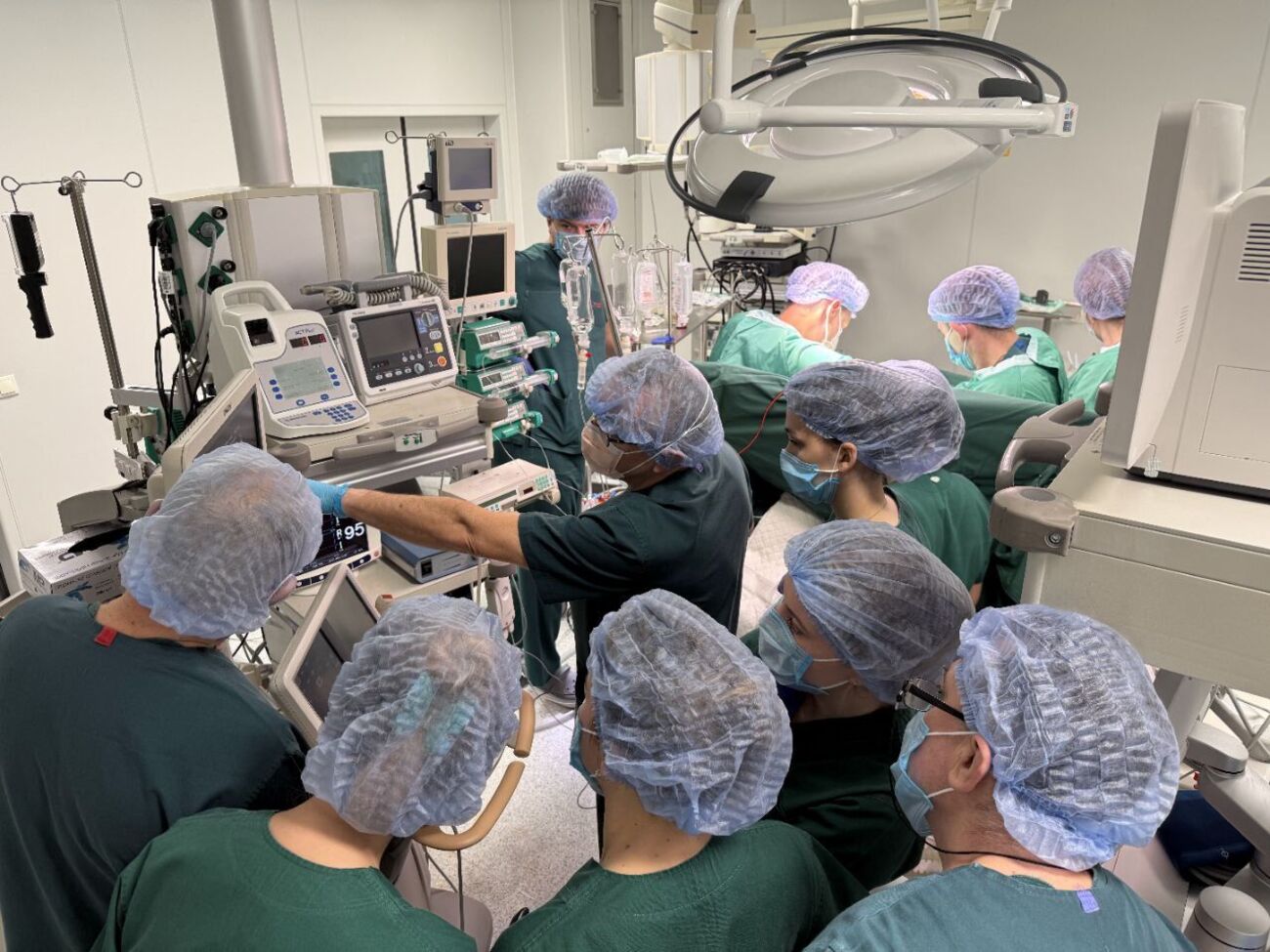 Операции длились более 13 часов