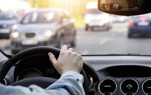 Если отказали тормоза и речь идет о жизни или смерти, автоинструкторы советуют совершить контактное торможение