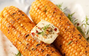 До кукурудзи додають масло