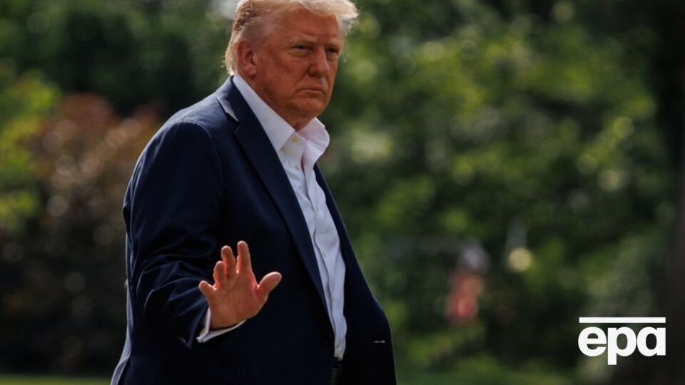 Источники сообщили каналу, что уволенные сотрудники ведомства работали с бывшим прокурором Смитом, который вел дела против Трампа