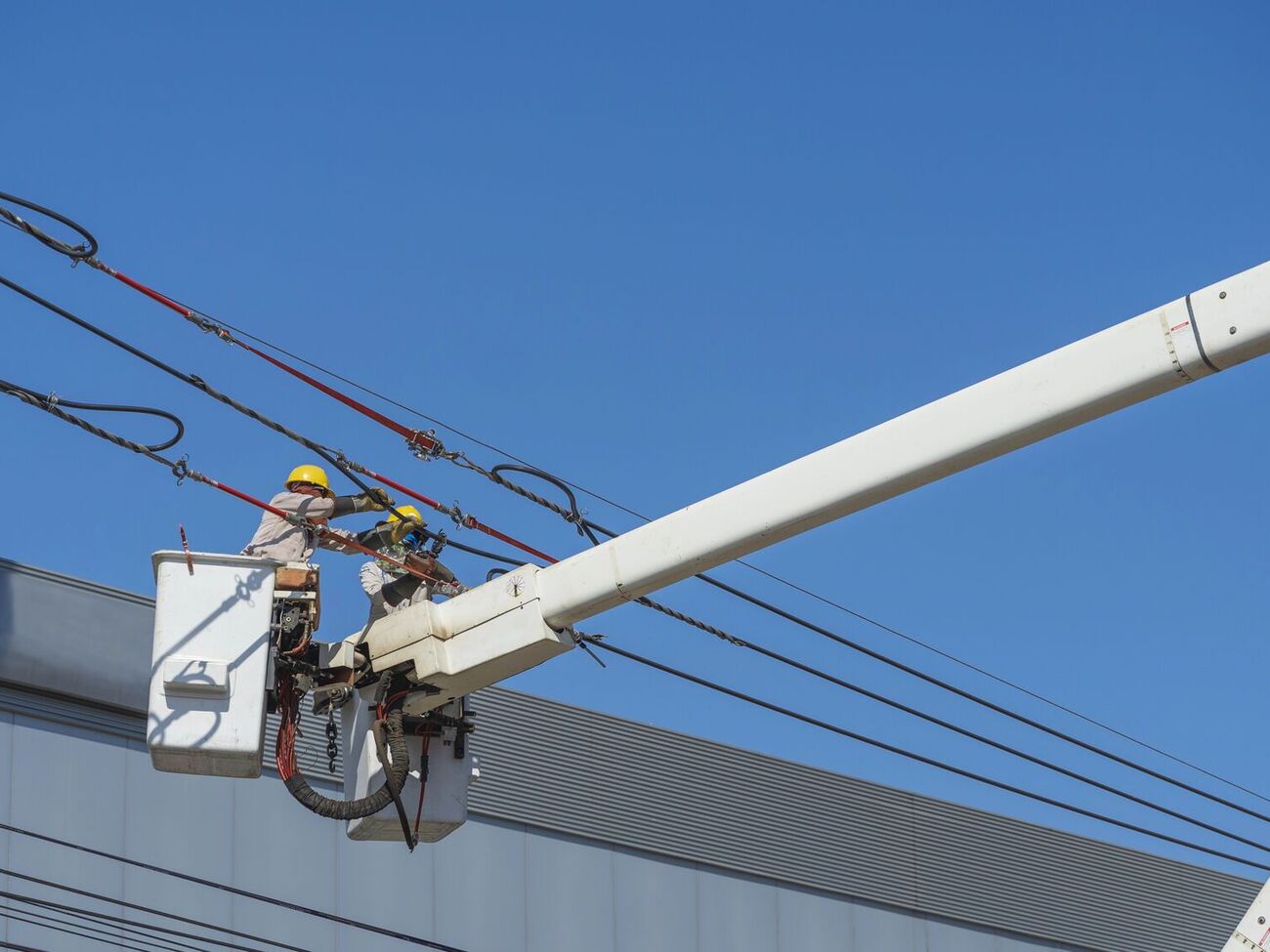Компания ДТЭК наладила энергоснабжение в Днепропетровской и Донецкой областях