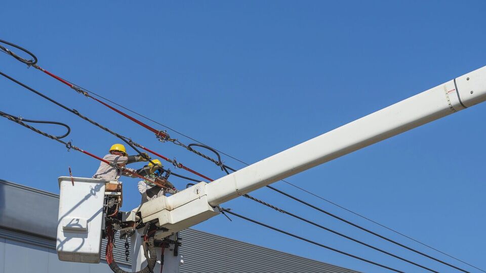 Компания ДТЭК наладила энергоснабжение в Днепропетровской и Донецкой областях