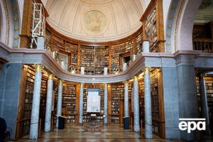 У бібліотеці була заражена приблизно чверть усіх книжок