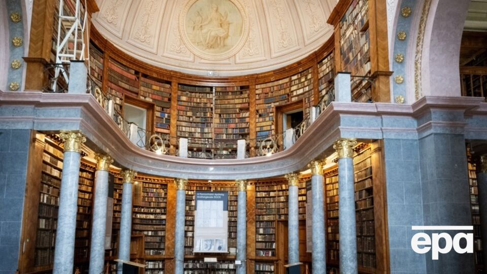 У бібліотеці була заражена приблизно чверть усіх книжок