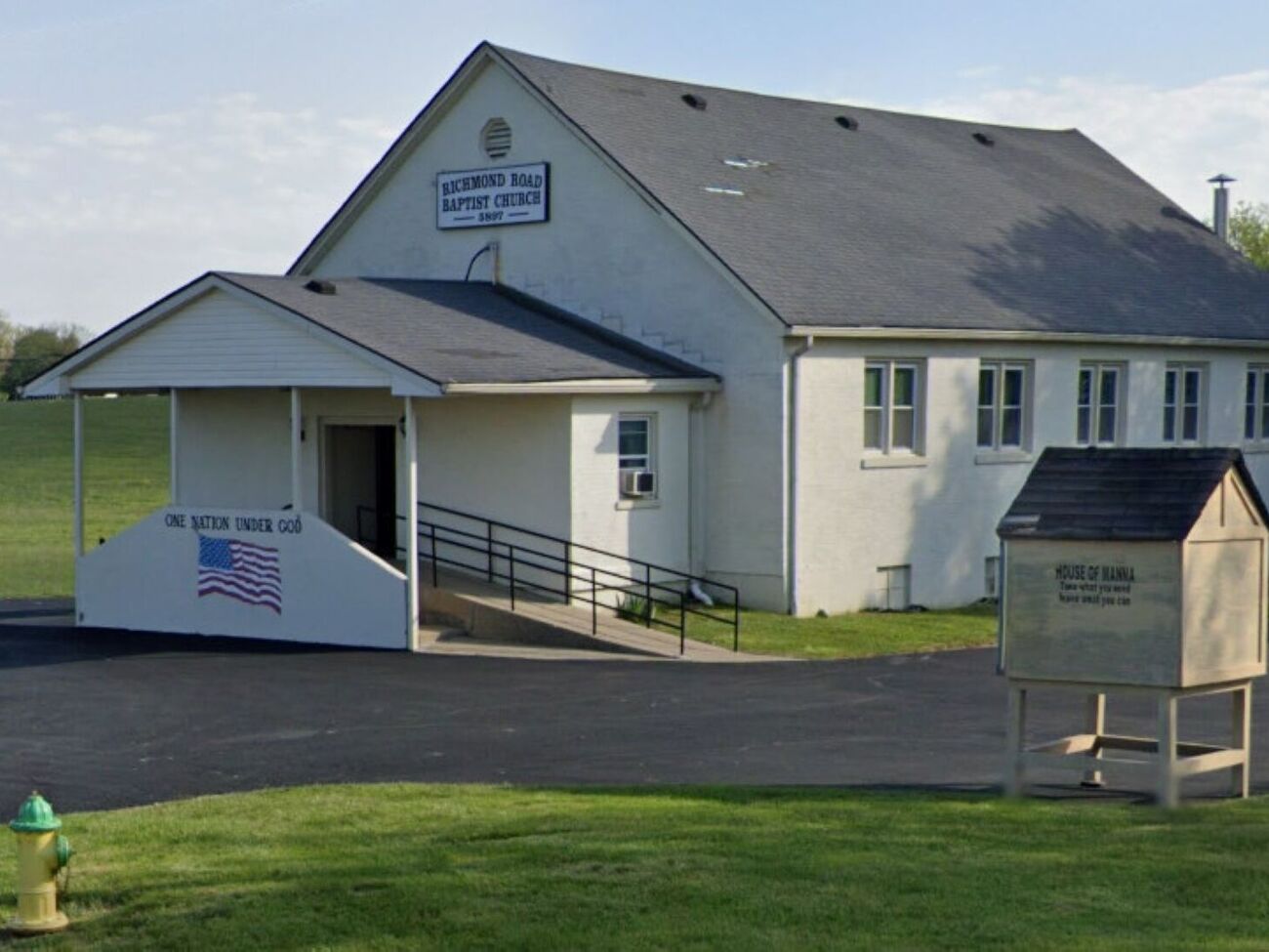 В церкви погибли две женщины, еще двое мужчин получили ранения