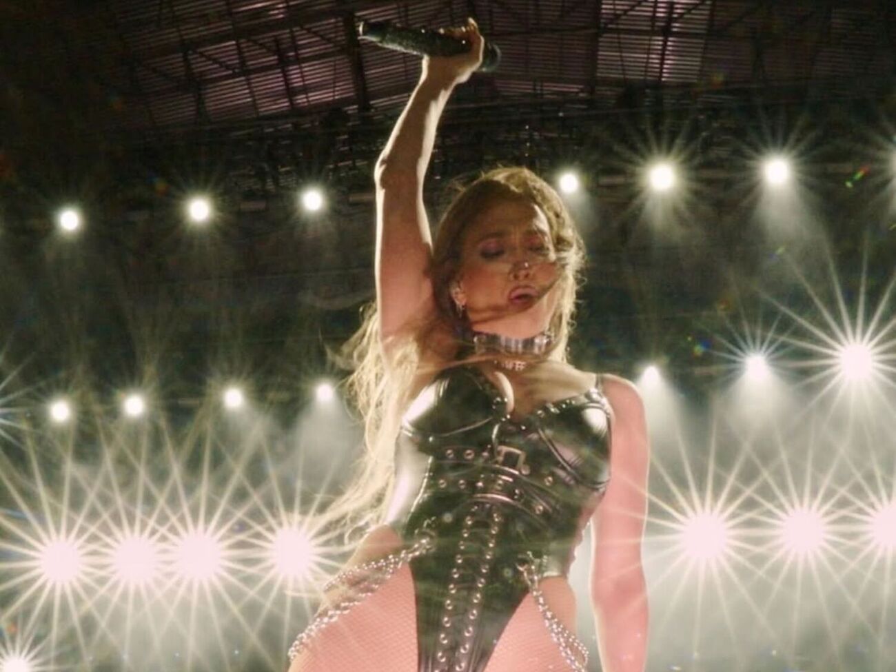 В качестве певицы Лопес дебютировала в 1999 году