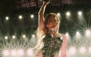 В качестве певицы Лопес дебютировала в 1999 году