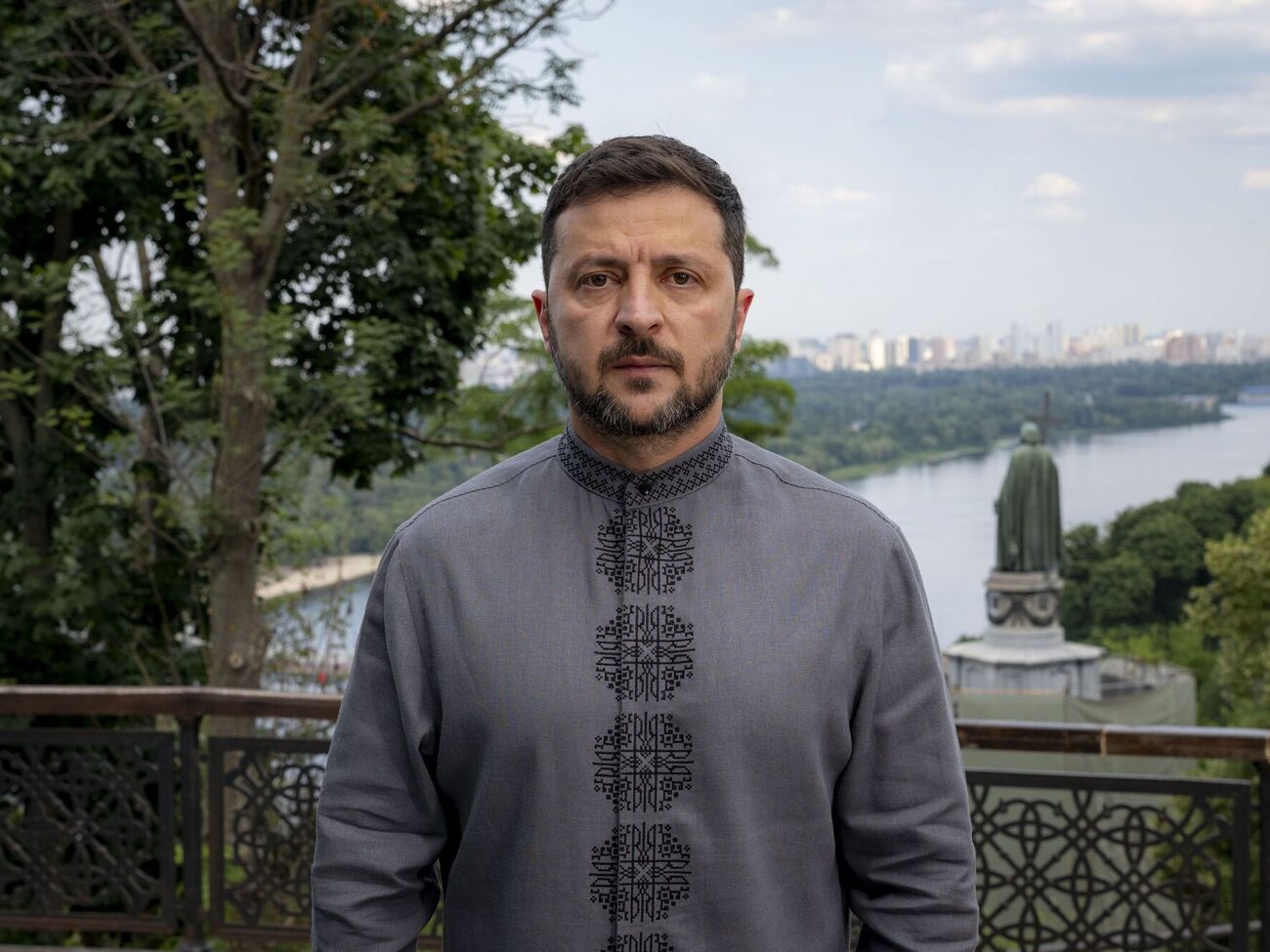 Обращение Зеленский записал на фоне Днепра