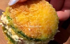 Хрустящий кабачок великолепно сочетается с сырной намазкой