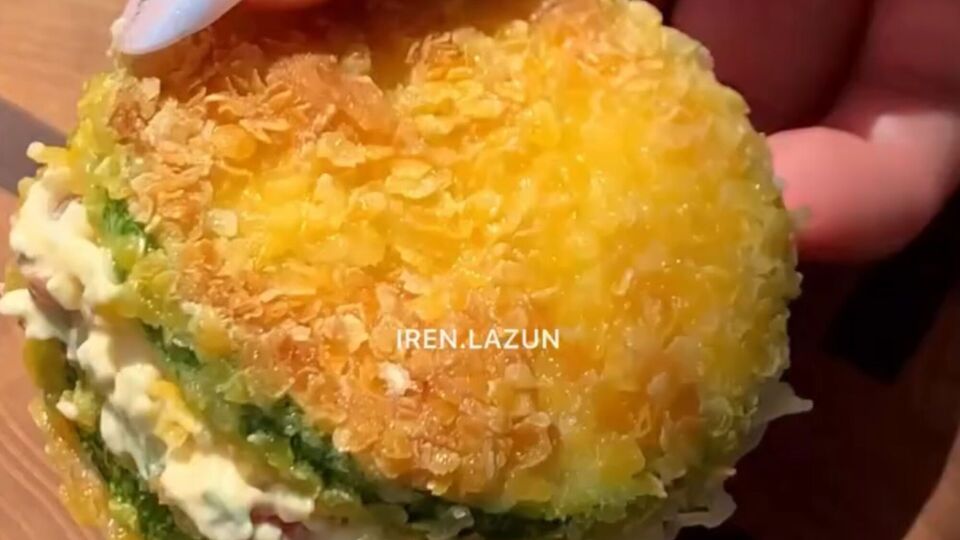 Хрустящий кабачок великолепно сочетается с сырной намазкой