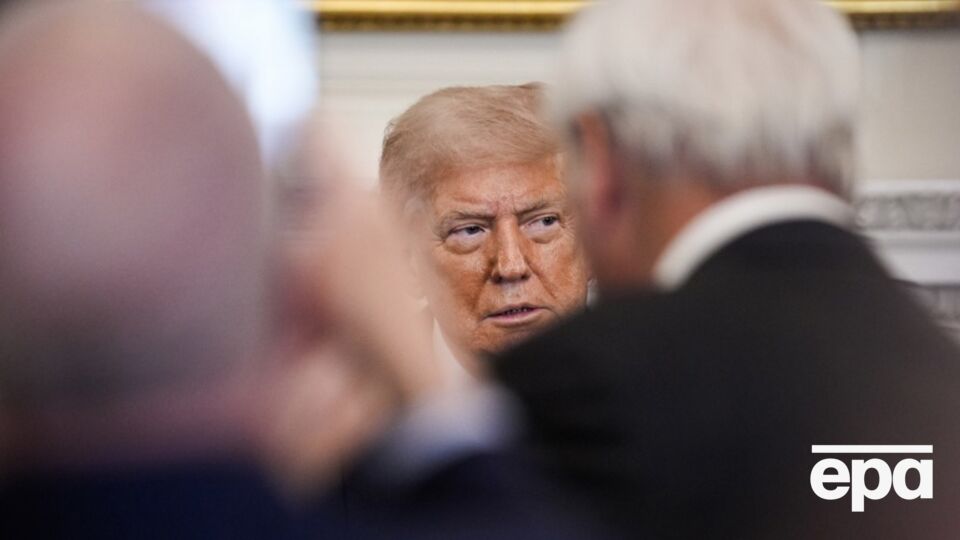 По словам высокопоставленного чиновника Белого дома, Трамп обращает внимание, что у РФ больше экономика и больше людей