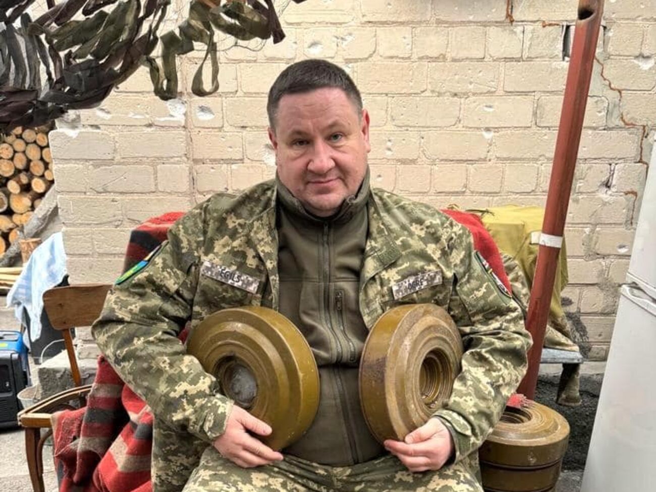 Хельманис регулярно возит помощь в Украину