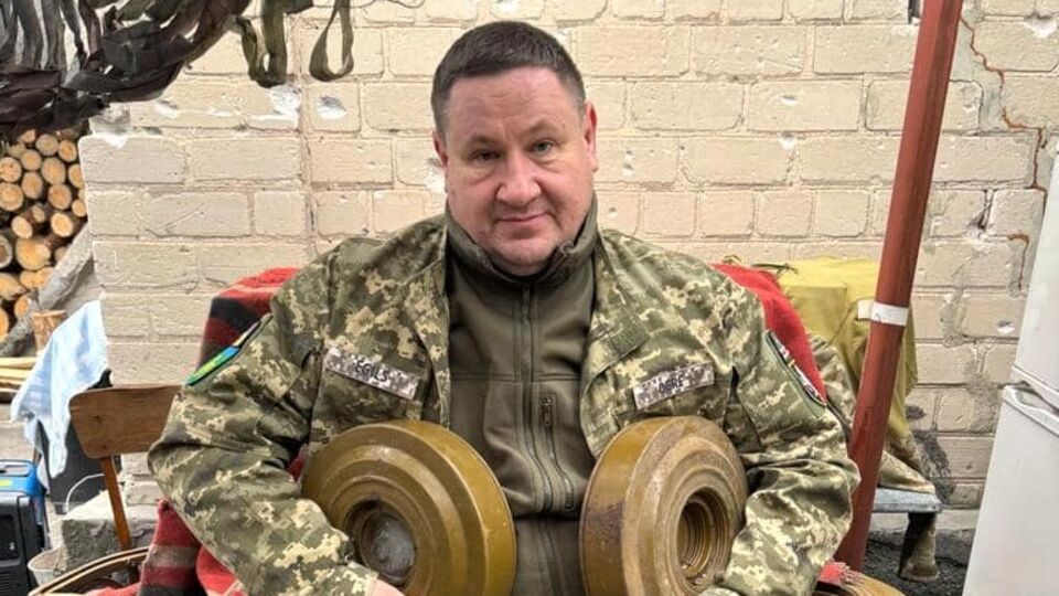 Хельманис регулярно возит помощь в Украину