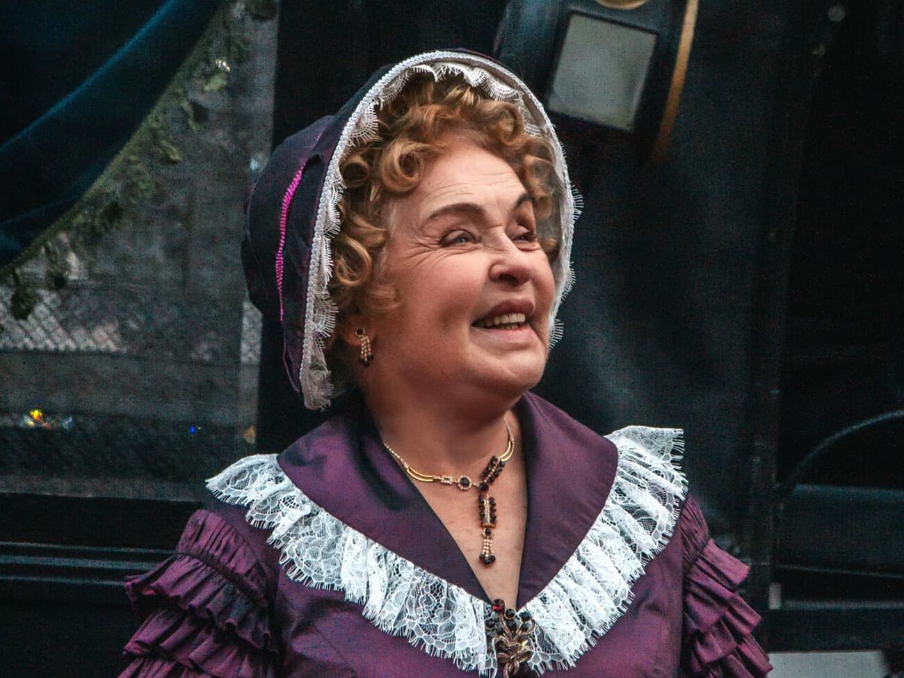 Роговцева на 88-летие вышла на сцену в спектакле "Похоже на счастье"