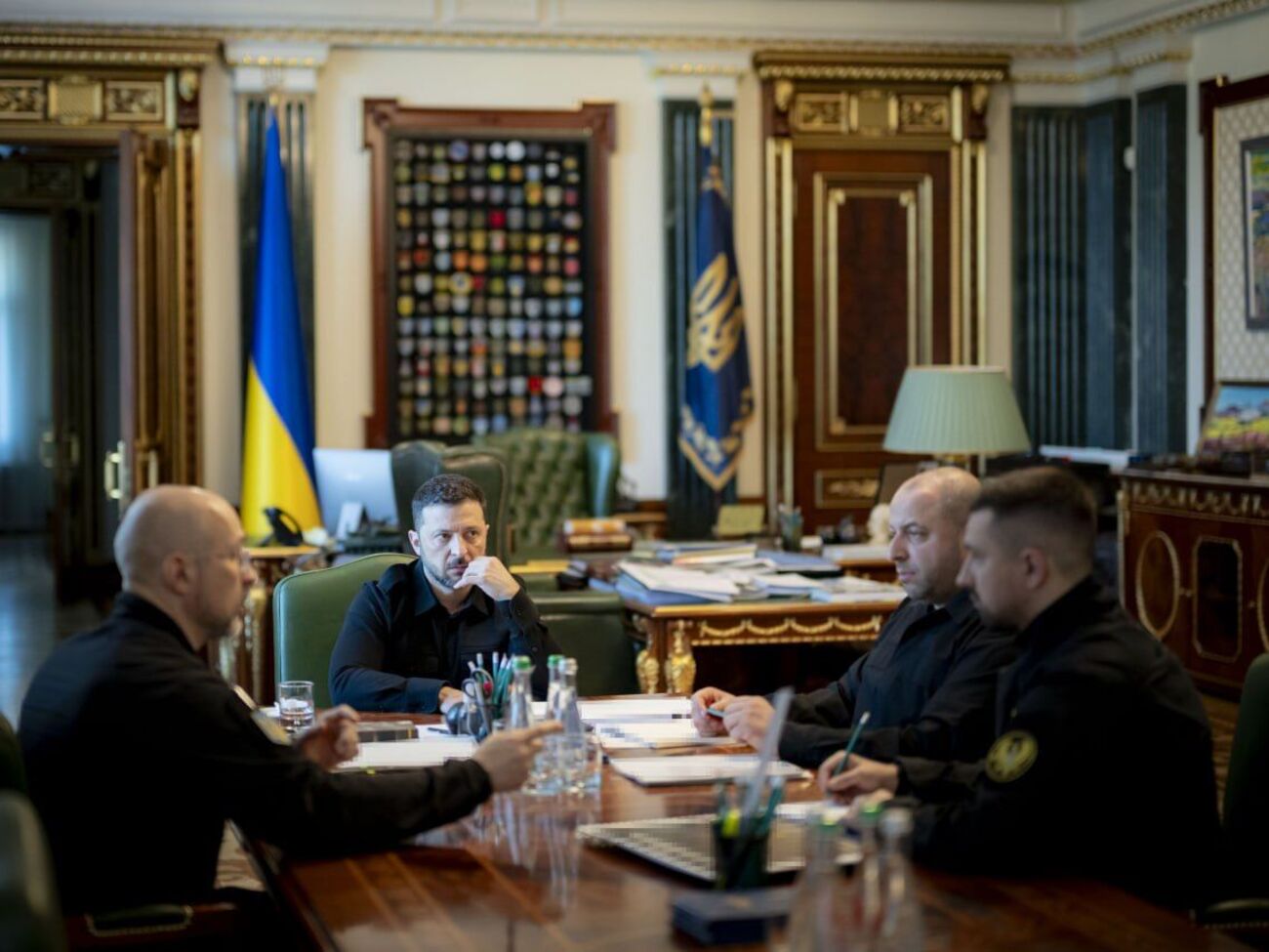 Сегодня Зеленский провел совещание со Шмыгалем, Умеровым и Сметаниным, обсуждали производство оружия