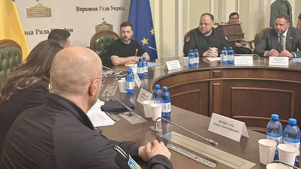 Зеленский обсудил будущий состав Кабмина с фракцией "Слуга народа"