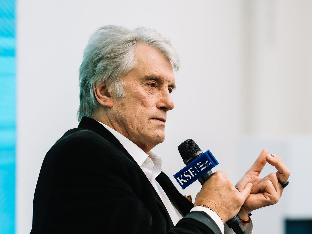 Когда уже Игорю Дмитриевичу было тяжело есть, я давала ему чай с медом от Виктора Андреевича