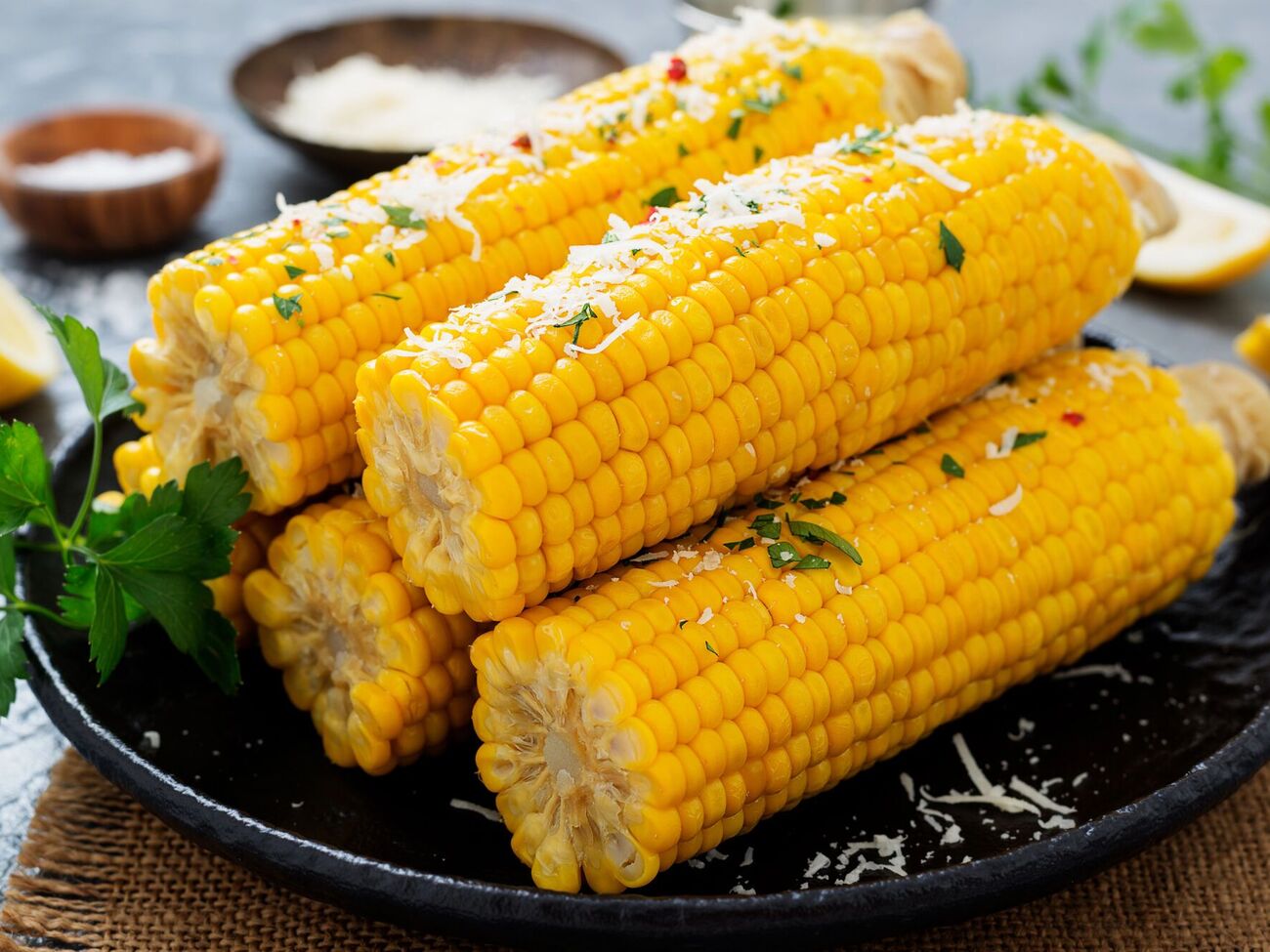Кукурудзу потрібно натерти маслом