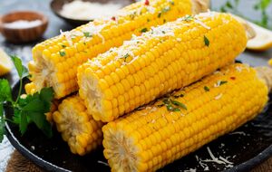 Кукурудзу потрібно натерти маслом