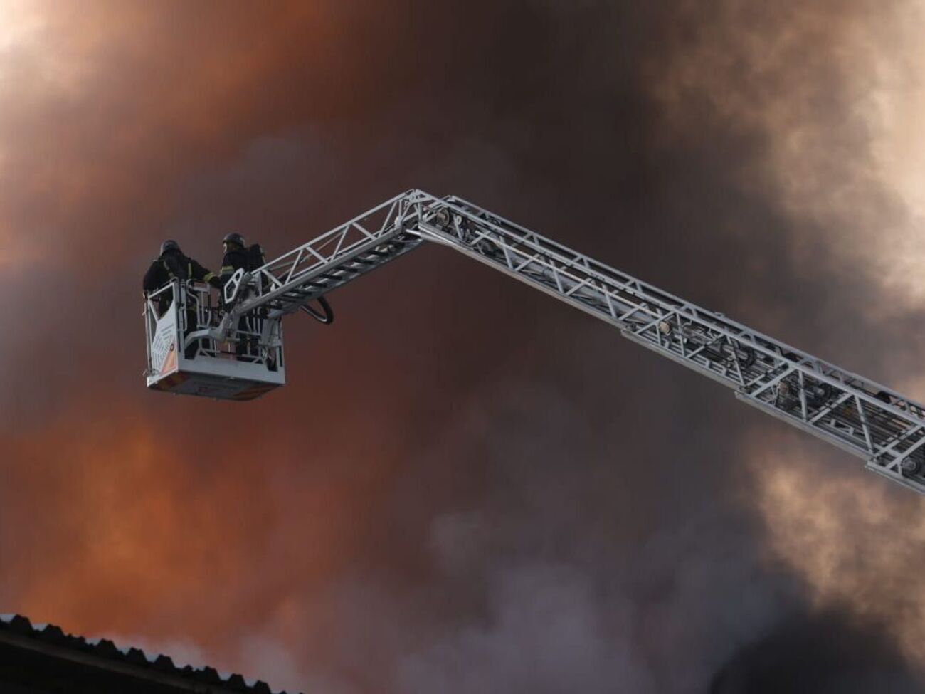 После обстрела Днепропетровской области в ночь на 17 июля возникло сразу несколько пожаров