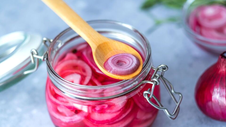 Цибуля виходить пікантною, але без гіркоти