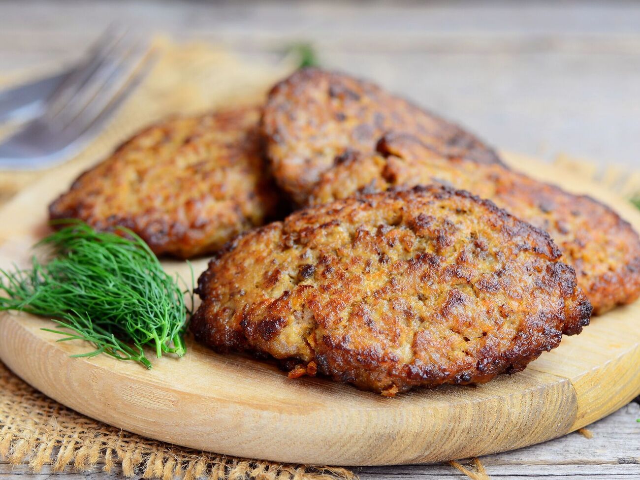 Рис делает печеночные котлеты вкусными и рыхлыми