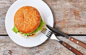 Співробітник фастфуду зіпсував їжу клієнта