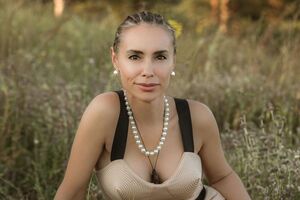 Ющенко: Я сама себе одежду шью, придумываю – это платья, куртки, пальто любые, юбки