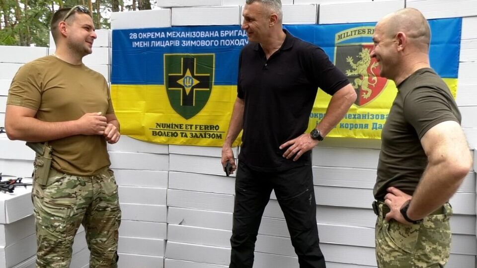 По 400 дронов передали 24-й и 28-й отдельным механизированным бригадам, сообщил Кличко