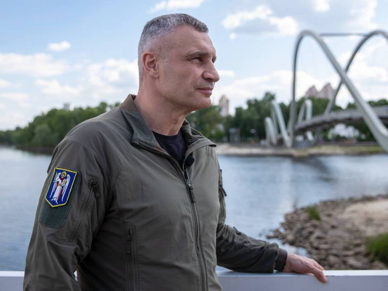 Без современной ПВО было бы гораздо больше разрушений и жертв, но ее еще недостаточно, подчеркнул Кличко