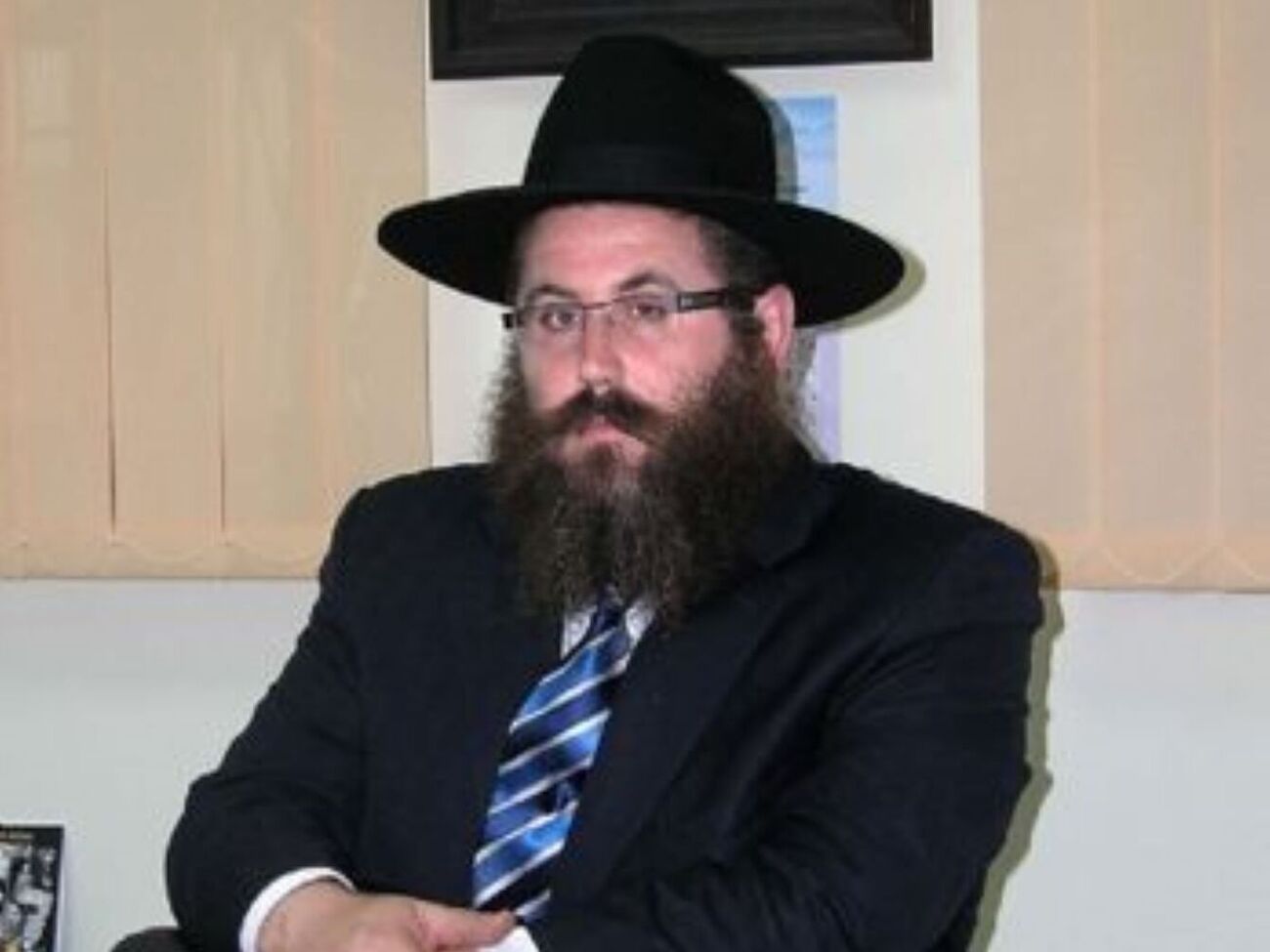 В салоне находились сам раввин и члены его семьи