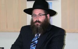 В салоне находились сам раввин и члены его семьи