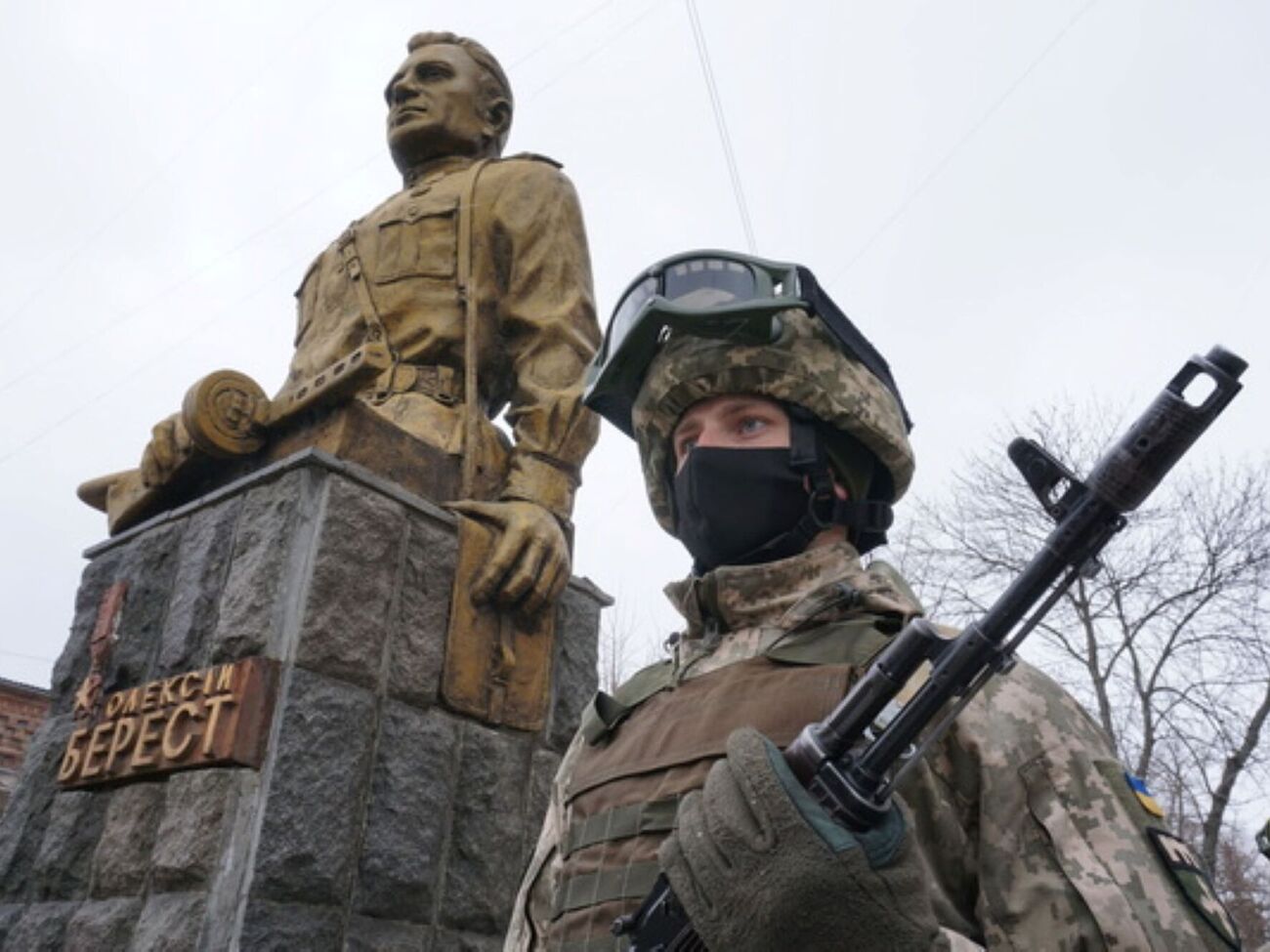 В Украине Бересту присвоили звание Героя в 2005 году