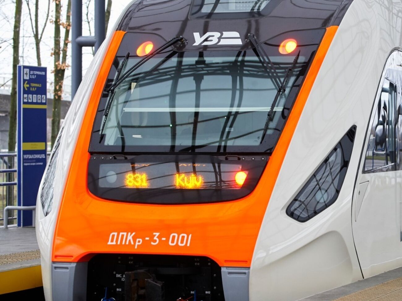 Ранены двое железнодорожников