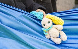 Правозащитные группы предупреждали, что сокращение помощи может серьезно нарушить работу групп, отслеживающих места пребывания детей