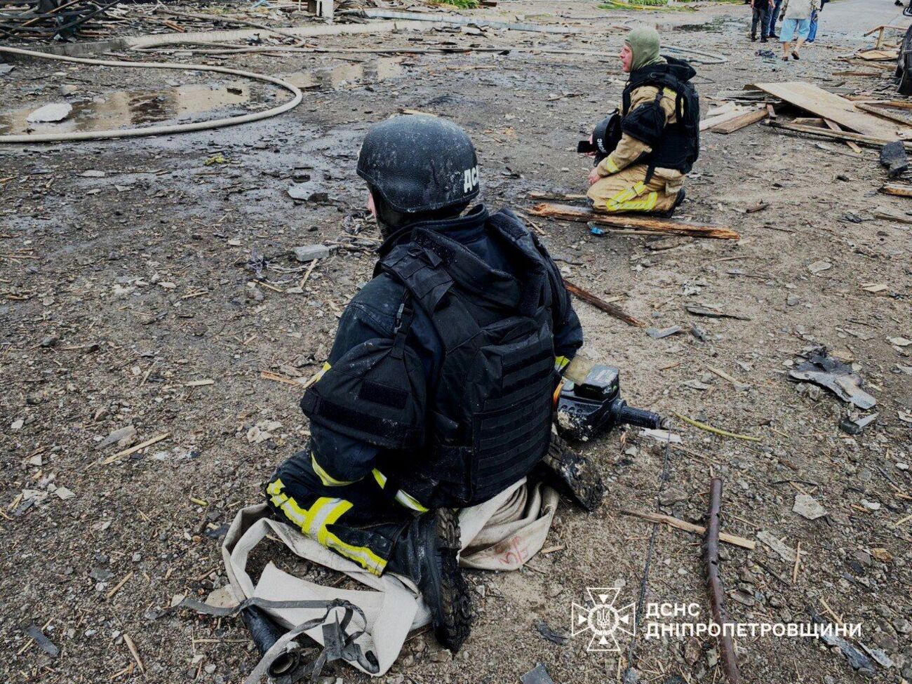 Спасатели ликвидировали возгорание на месте прилетов
