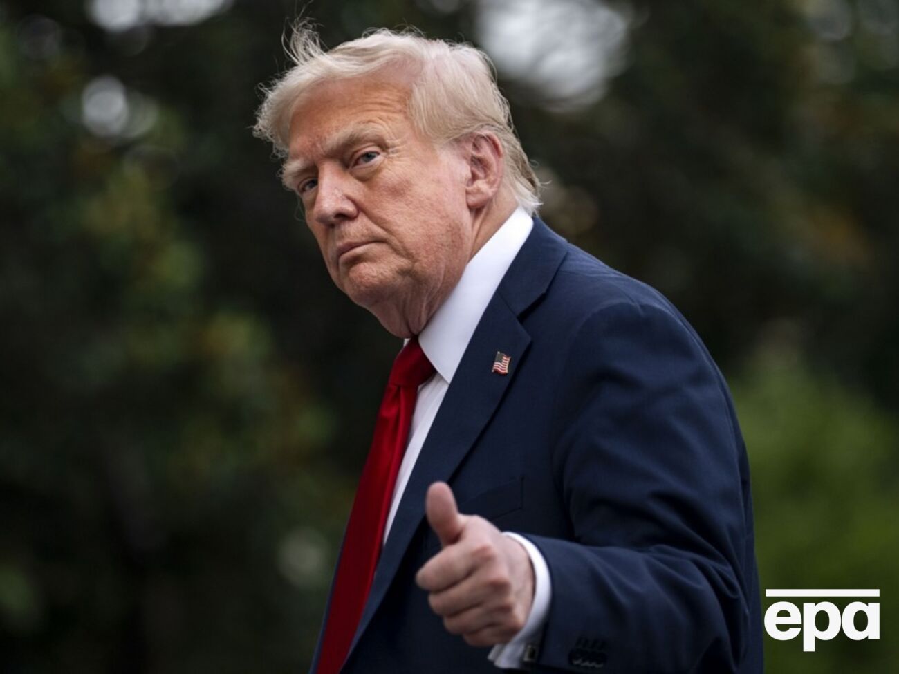 Президент США считает, что Украина не изменит ход войны, играя в обороне, сообщило издание