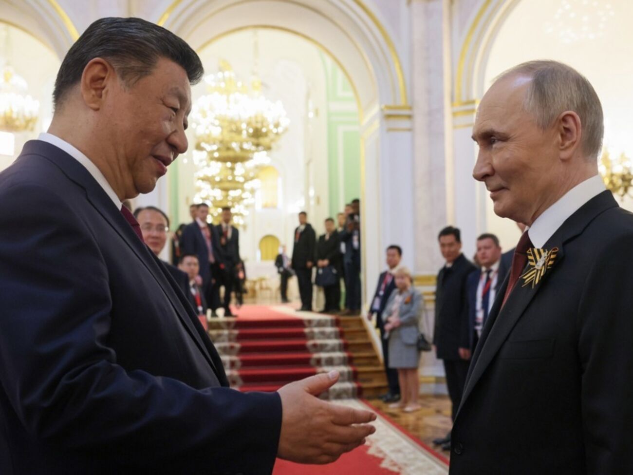 По данным СМИ, Путин уже принял приглашение Си Цзиньпина (на фото) посетить Пекин в сентябре