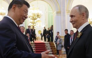 За даними ЗМІ, Путін уже прийняв запрошення Сі Цзіньпіна (на фото) відвідати Пекін у вересні