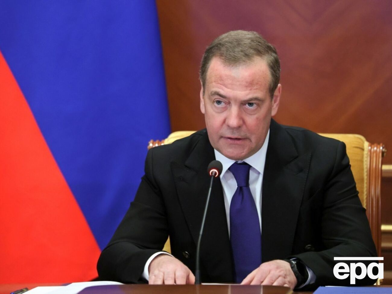Медведєв заявив, що економіка РФ після санкцій "звісно, вистоїть", але чомусь узявся ображати європейців