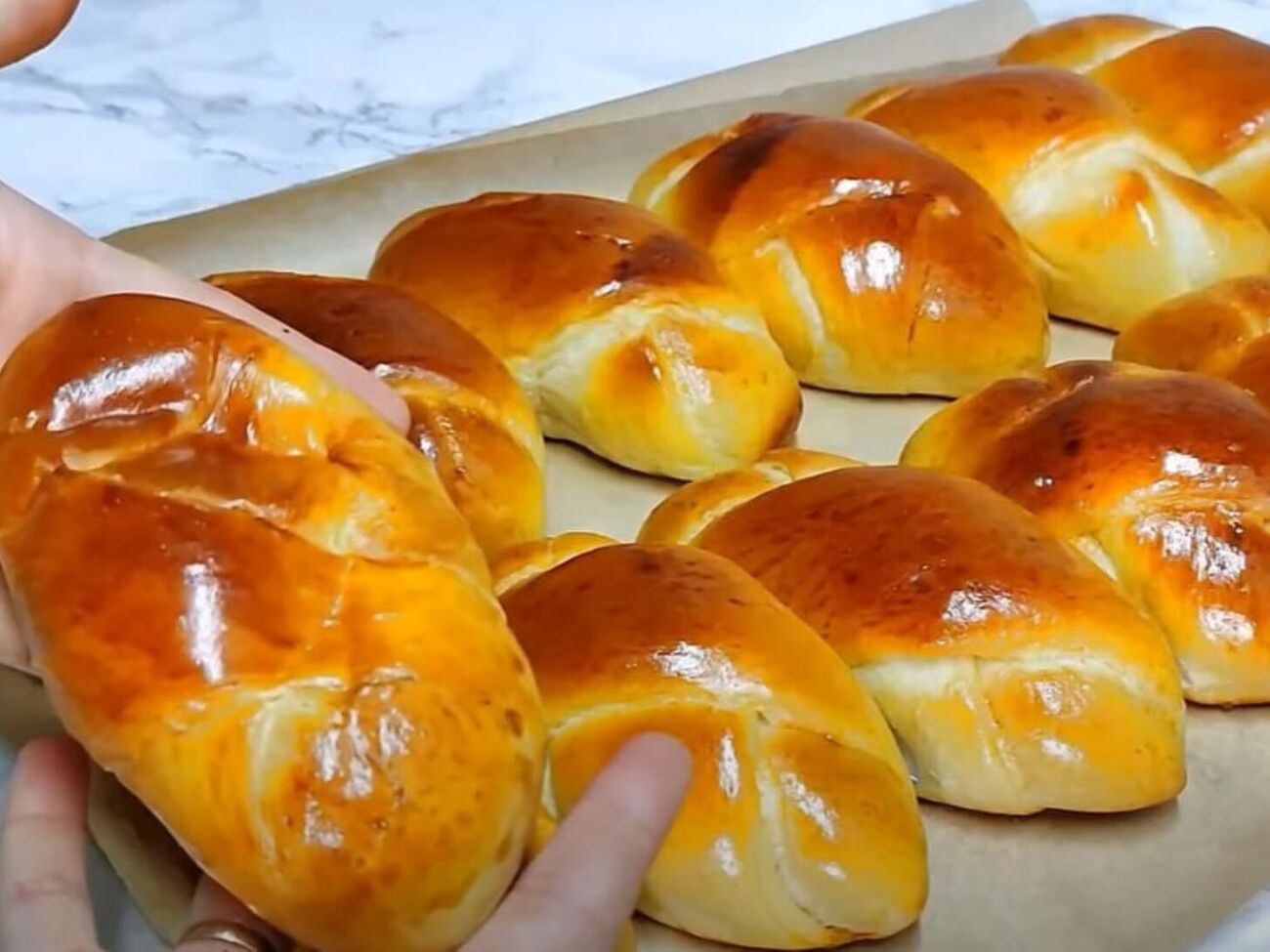 Выпекайте булочки при 180 °C в течение 22 минут