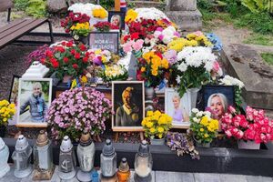 Фаріон похована на Личаківському цвинтарі у Львові