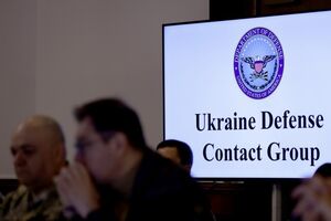Гегсет (праворуч) візьме участь у 29-му засіданні "Рамштайну"