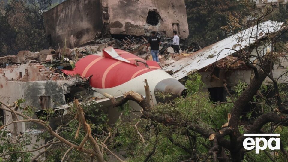Air India разбился в индийском Ахмадабаде 12 июня