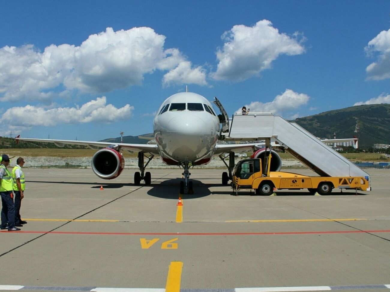 Первым в Геленджике приземлился борт "Аэрофлота" из московского Шереметьево