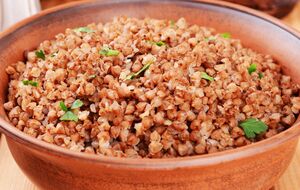 На 1 скл. гречки знадобиться 2 скл. курячого бульйону