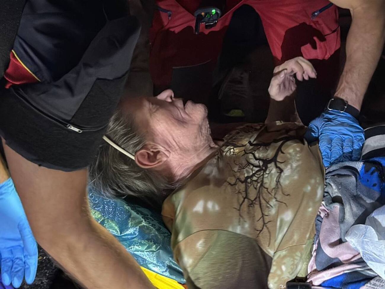 ГСЧС вытащила из пожара пять человек